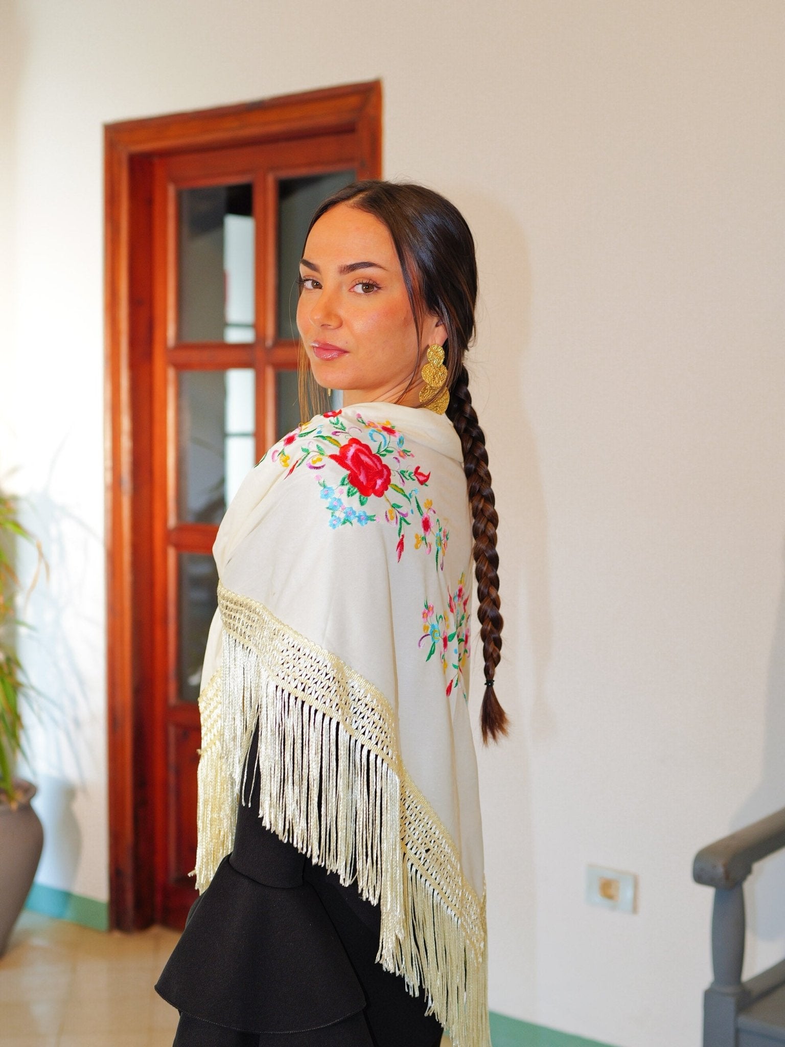 Scialle flamenco ricamato con fiori beige - Sorellas The Brand Barcelona S.L