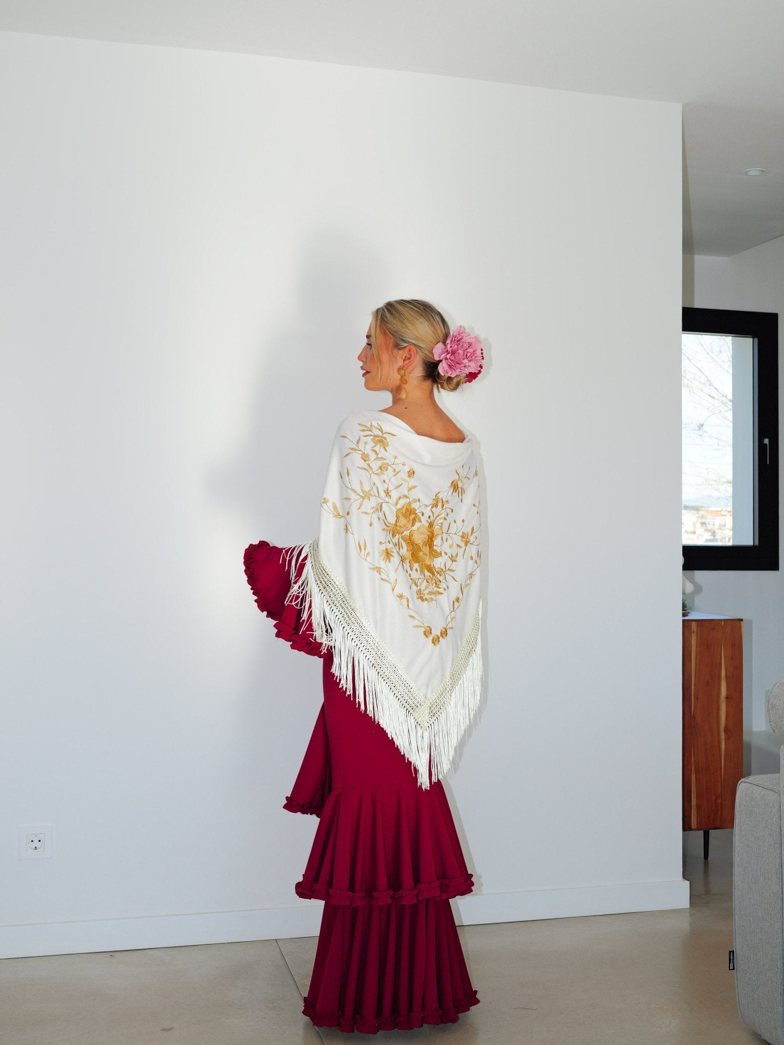 Scialle flamenco ricamato con fiori color crema - Sorellas The Brand Barcelona S.L
