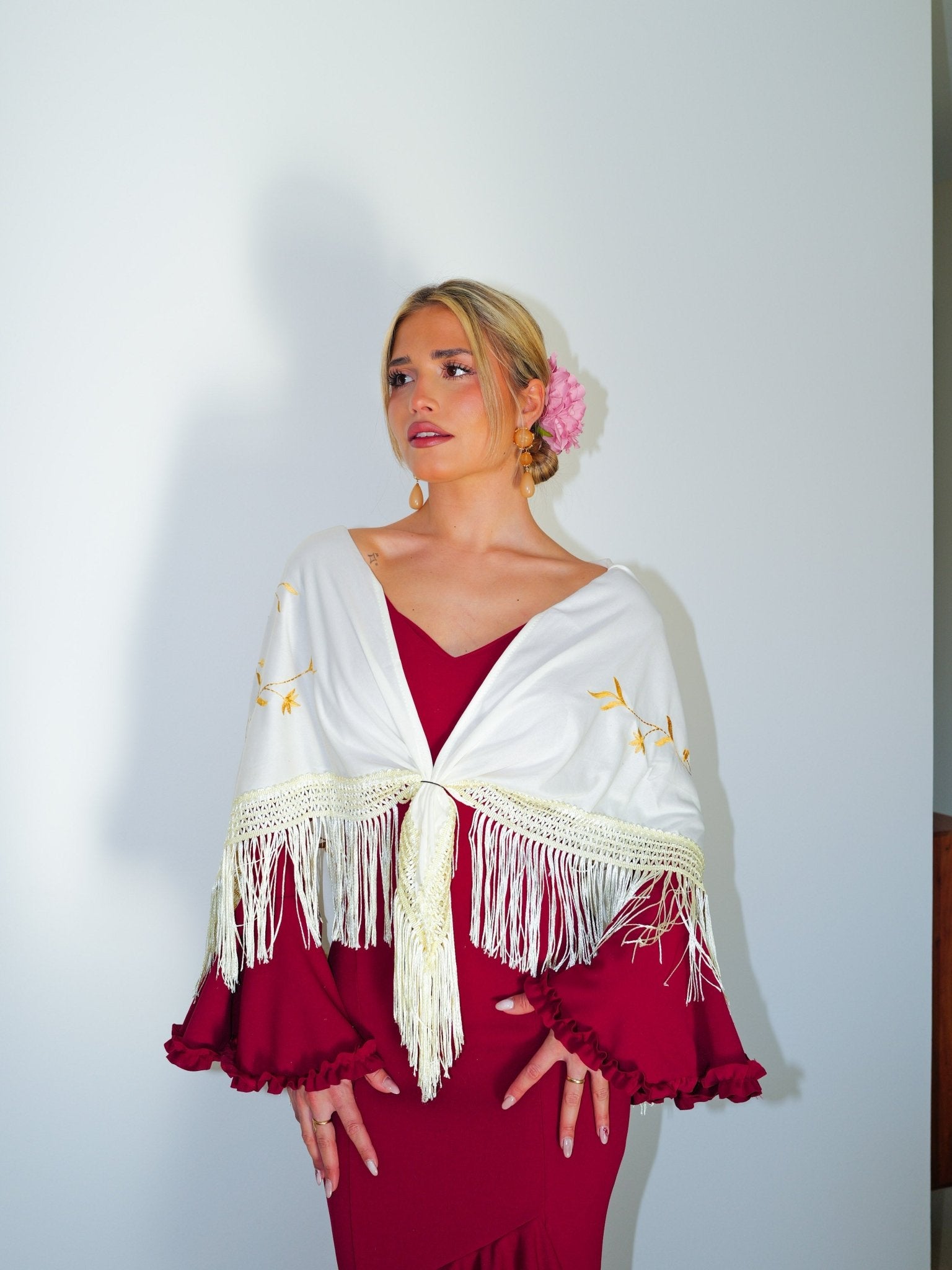 Scialle flamenco ricamato con fiori color crema - Sorellas The Brand Barcelona S.L