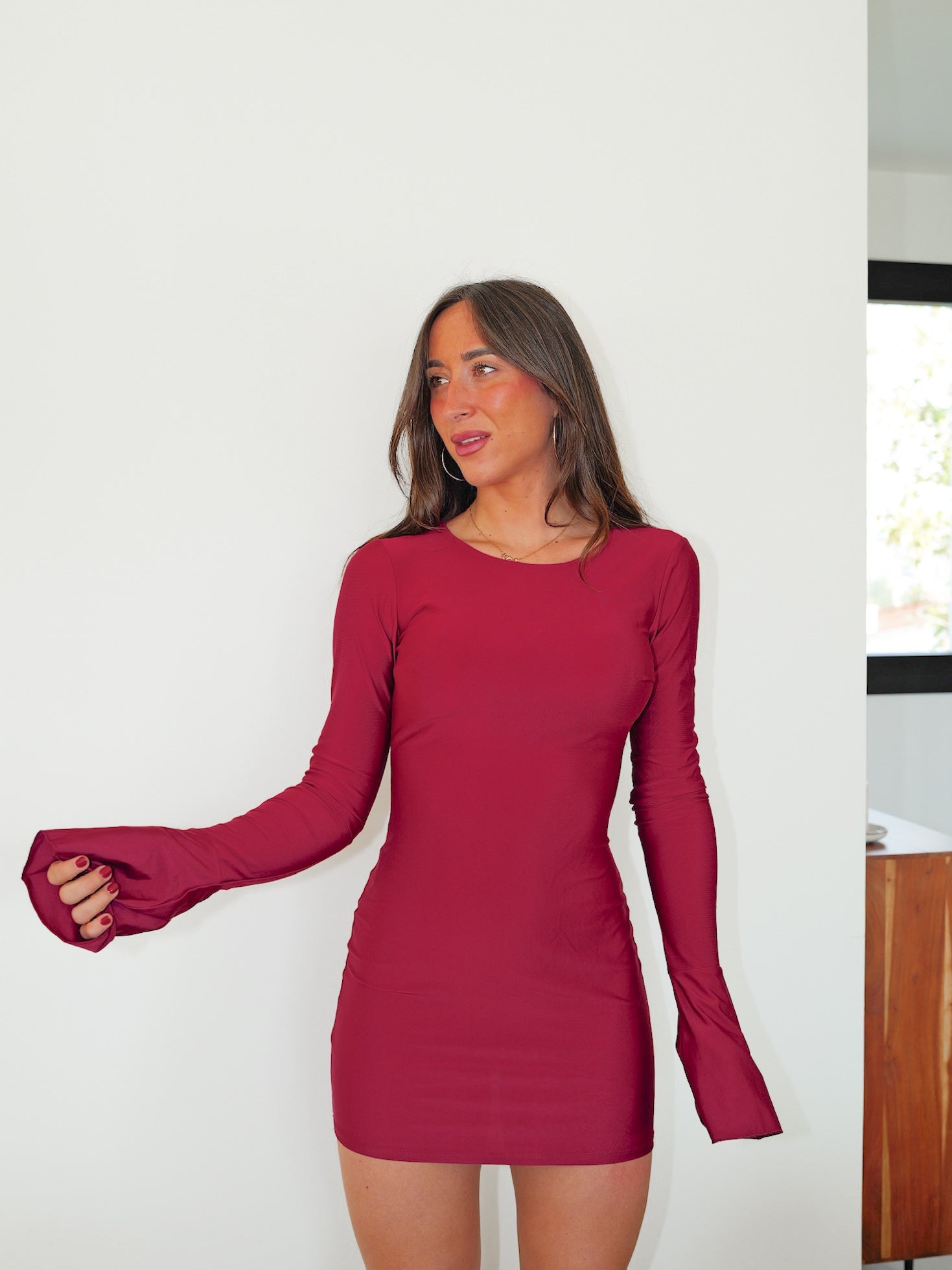 Abito mini in raso con schiena bordeaux - Sorellas The Brand Barcelona S.L