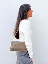 Borsa in pelle con catena color taupe