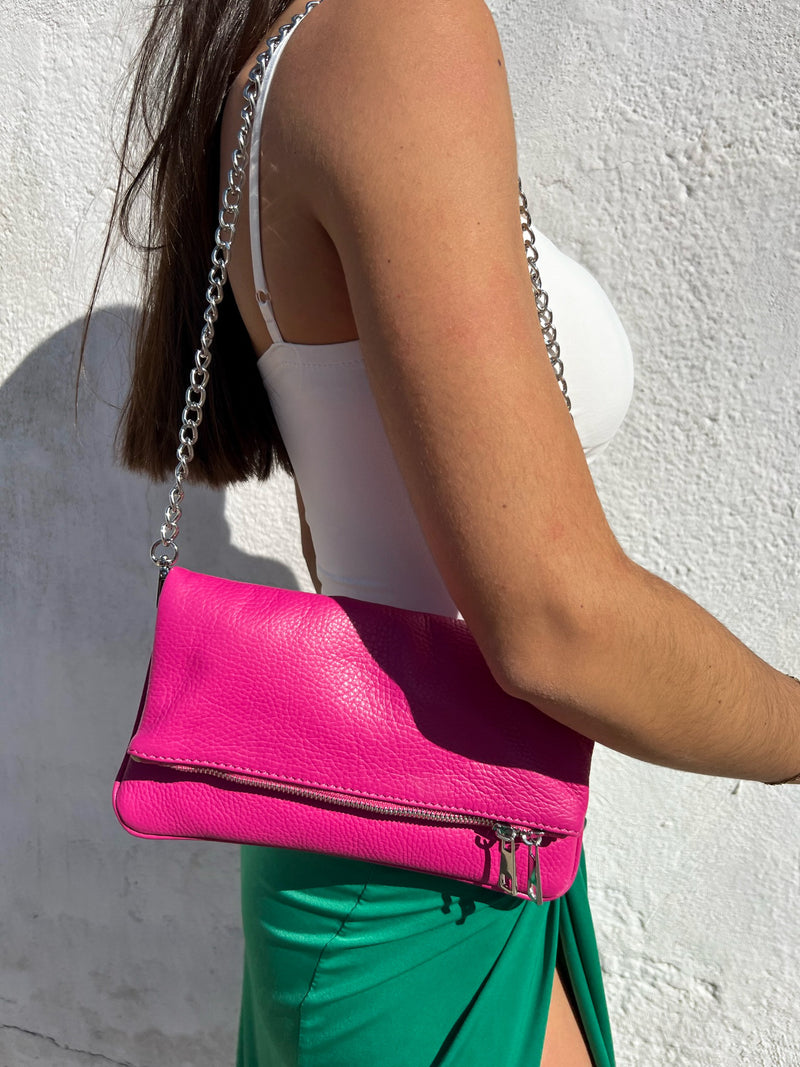 Borsa a catena in pelle fucsia