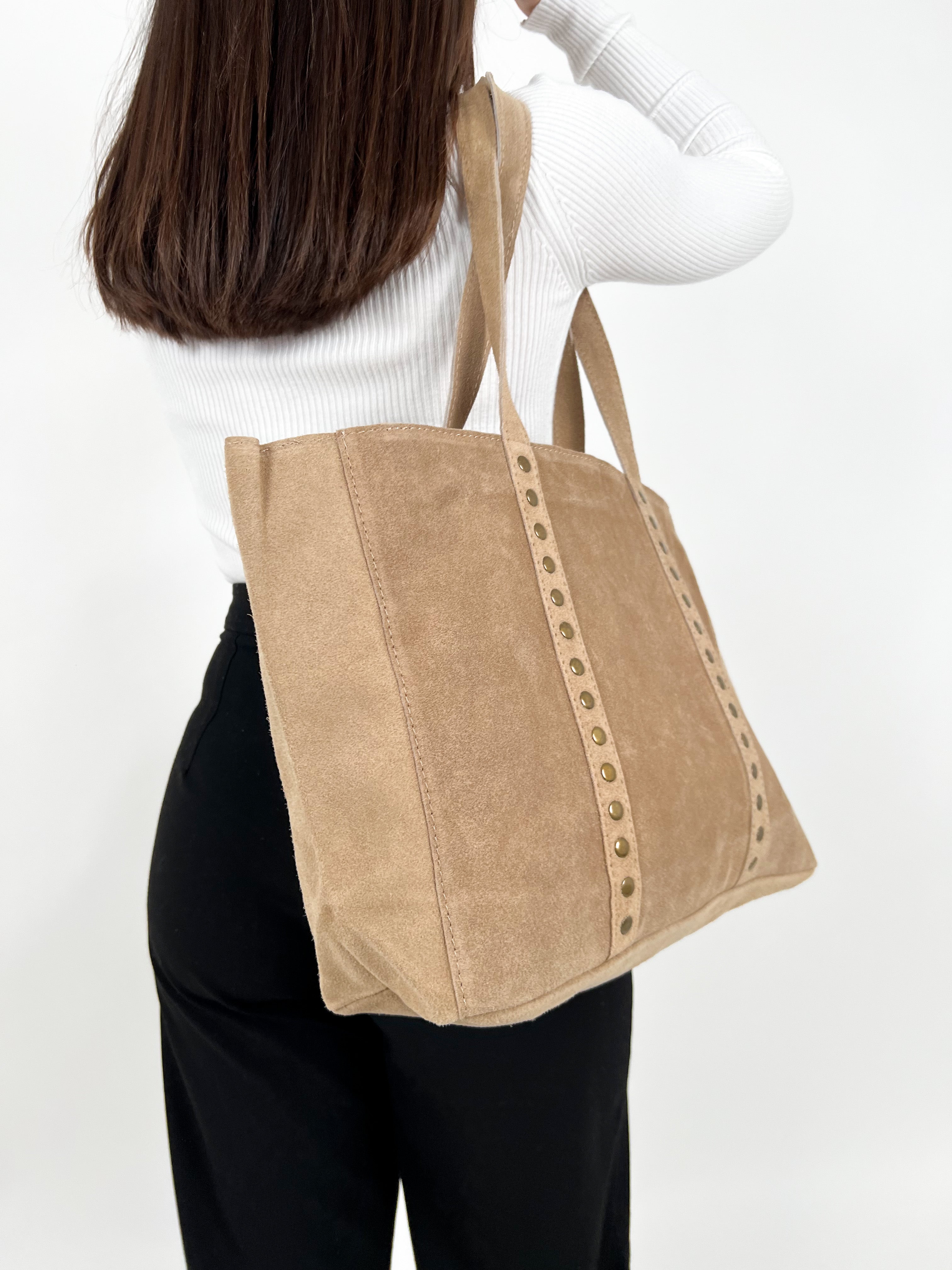 Maxi borsa beige con borchie